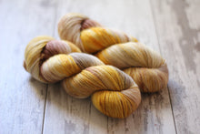 Load image into Gallery viewer, Meringue • Alfalfa Base • Ready to Ship