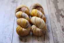 Load image into Gallery viewer, Meringue • Alfalfa Base • Ready to Ship