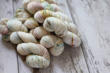 Load image into Gallery viewer, White Way of Delight • Alfalfa Base • Ready to Ship
