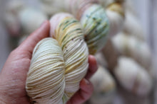 Load image into Gallery viewer, White Way of Delight • Alfalfa Base • Ready to Ship