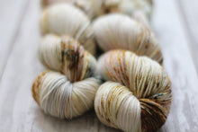 Load image into Gallery viewer, White Way of Delight • Alfalfa Base • Ready to Ship